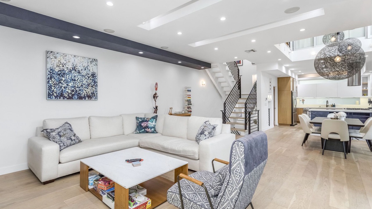 Photo of Livingroom in Beverly Grove