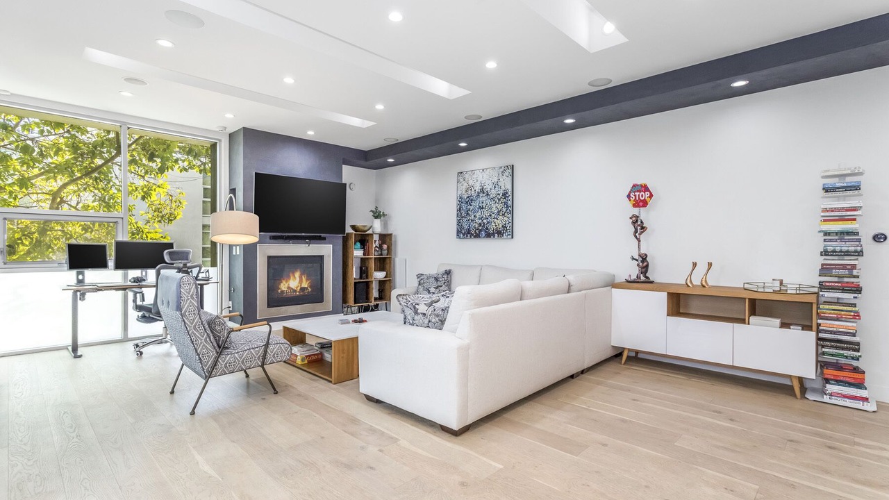 Photo of Livingroom in Beverly Grove