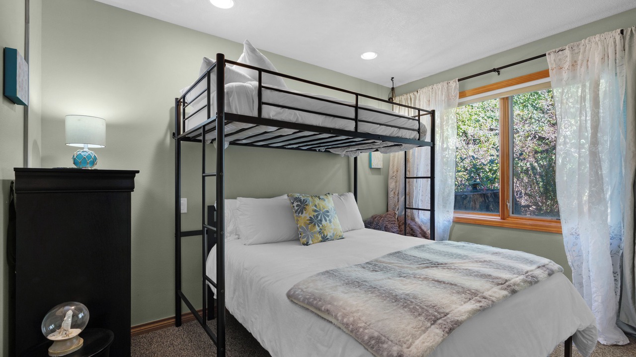Photo of Bedroom in Happy Camp Hideaway