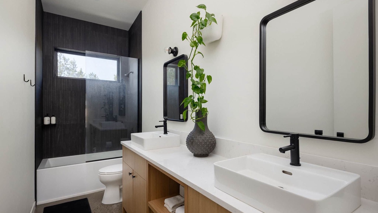 Photo of Bathroom in Terrebonne
