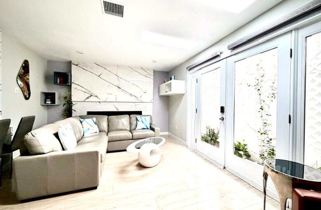 Photo of Livingroom in Oceanside