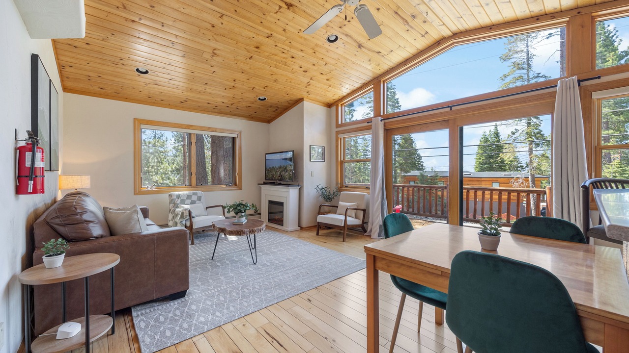 Photo of Livingroom in Carnelian Bay