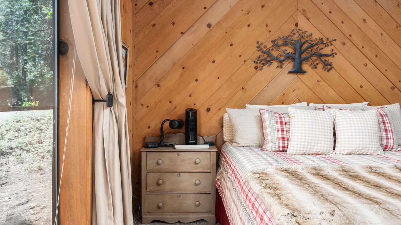 Photo of Bedroom in Sierra Cedars