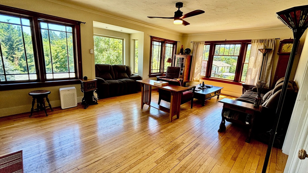 Photo of Livingroom in Eugene