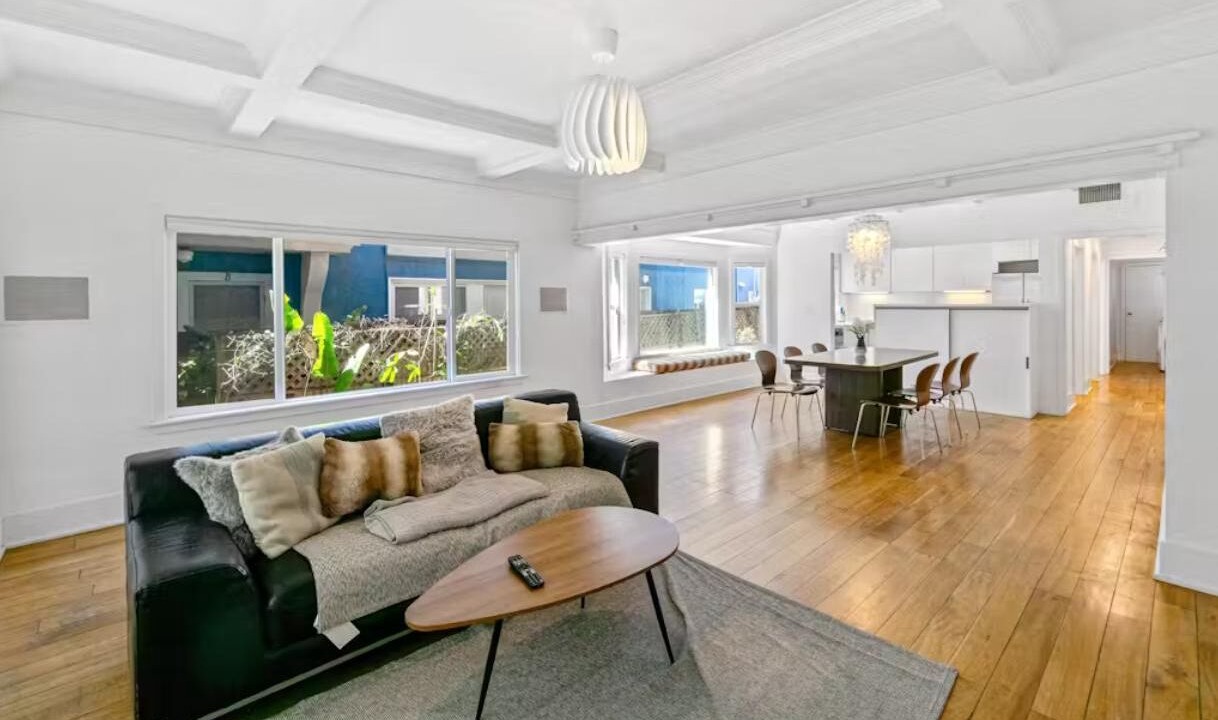 Photo of Livingroom in Alamitos Beach