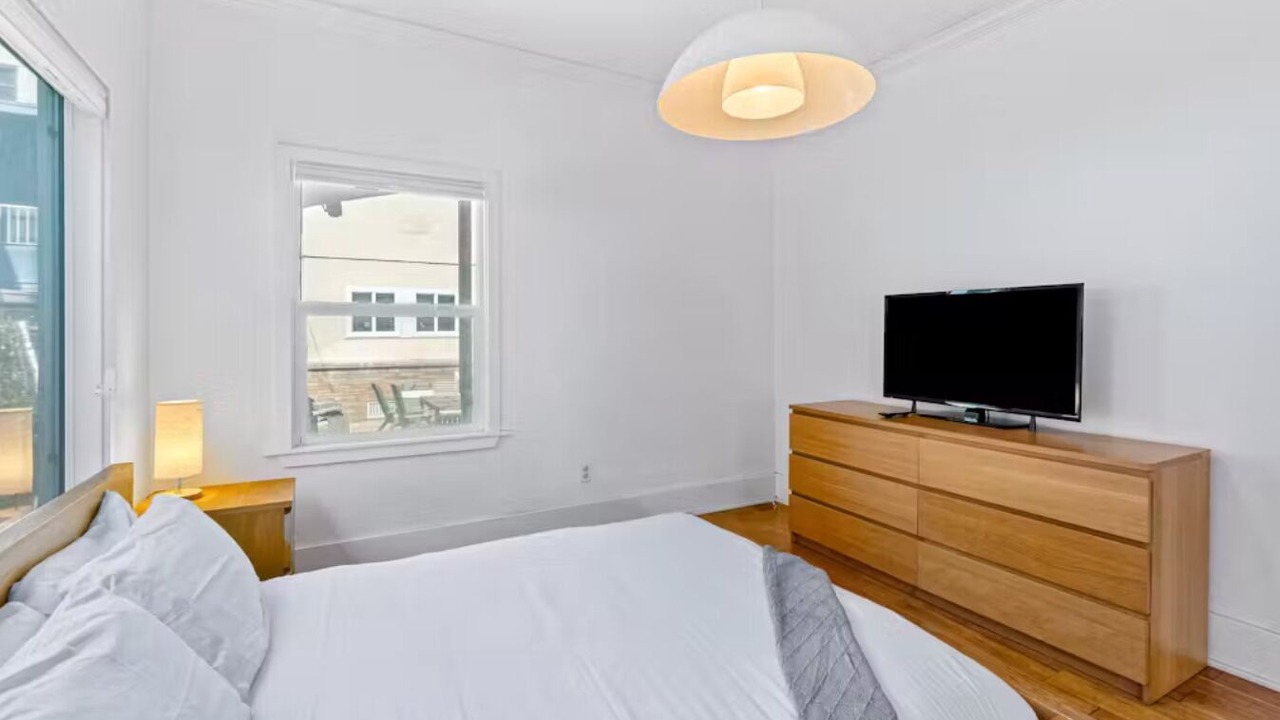 Photo of Bedroom in Alamitos Beach