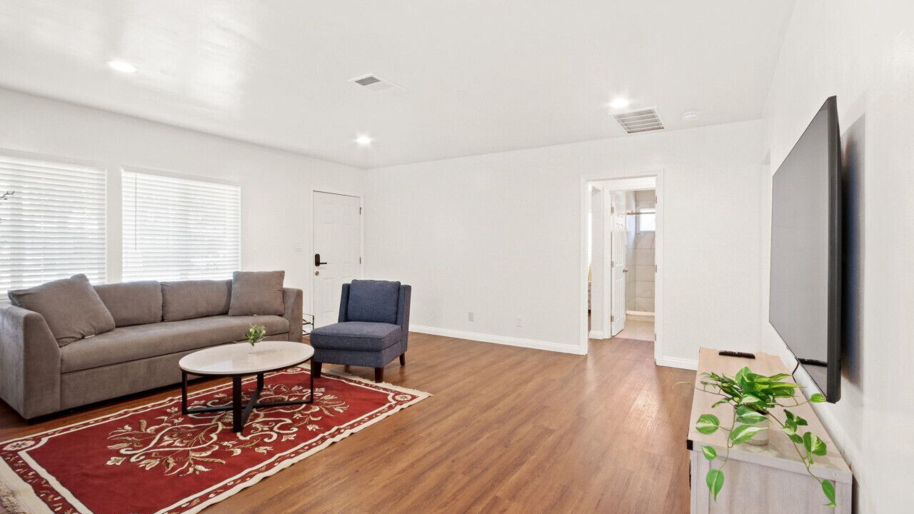Photo of Livingroom in Westmont