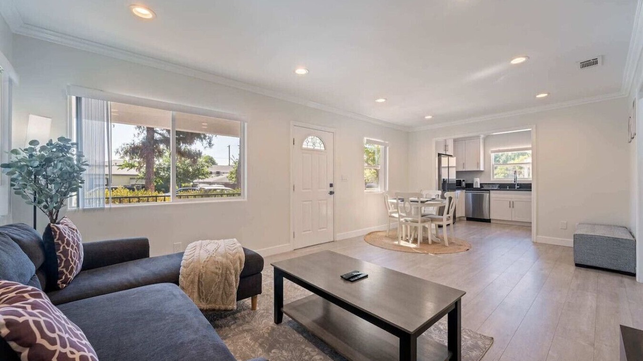 Photo of Livingroom in Burbank