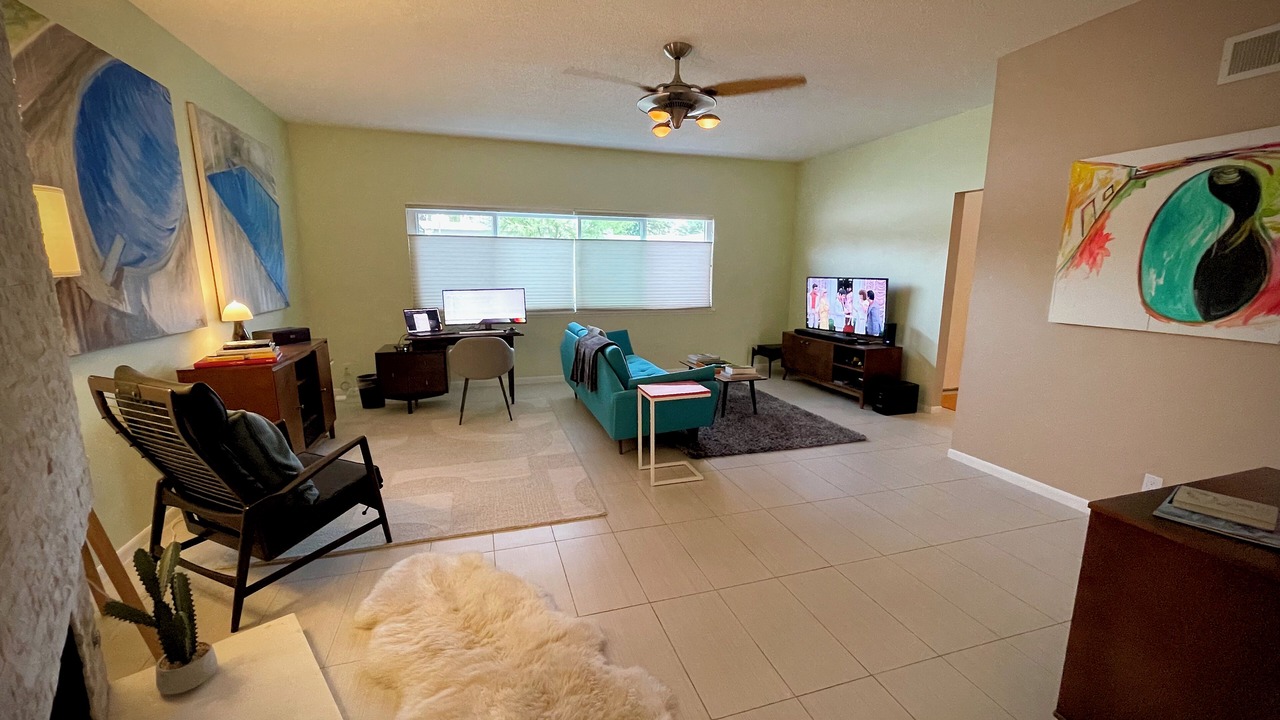 Photo of Livingroom in Canyon Corridor