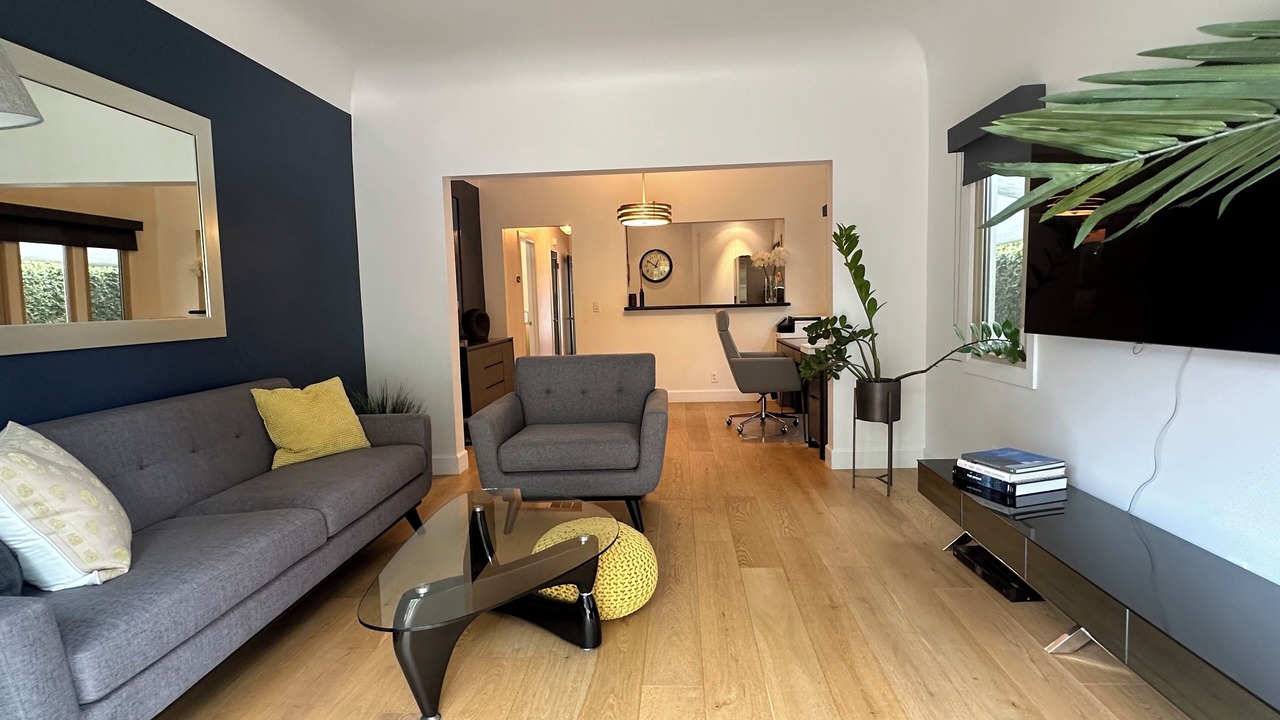 Photo of Livingroom in Beverly Grove