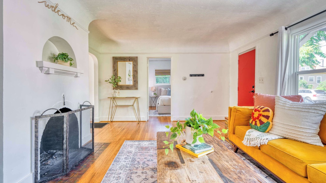Photo of Livingroom in Alberta Arts District