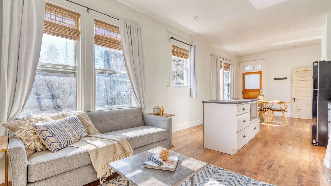 Photo of Livingroom in Uptown