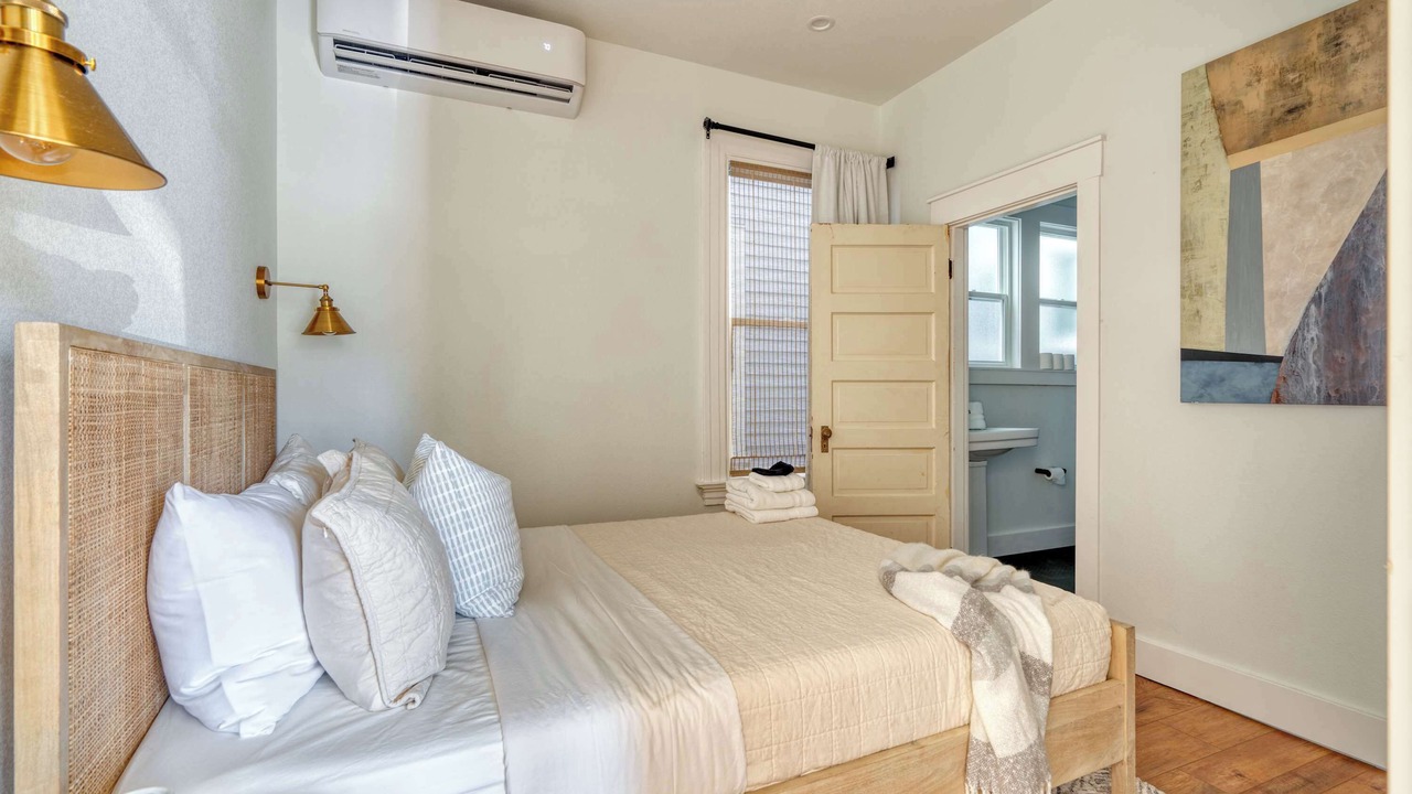 Photo of Bedroom in Uptown