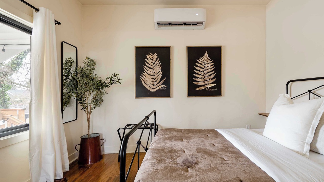 Photo of Bedroom in Hosford-Abernethy