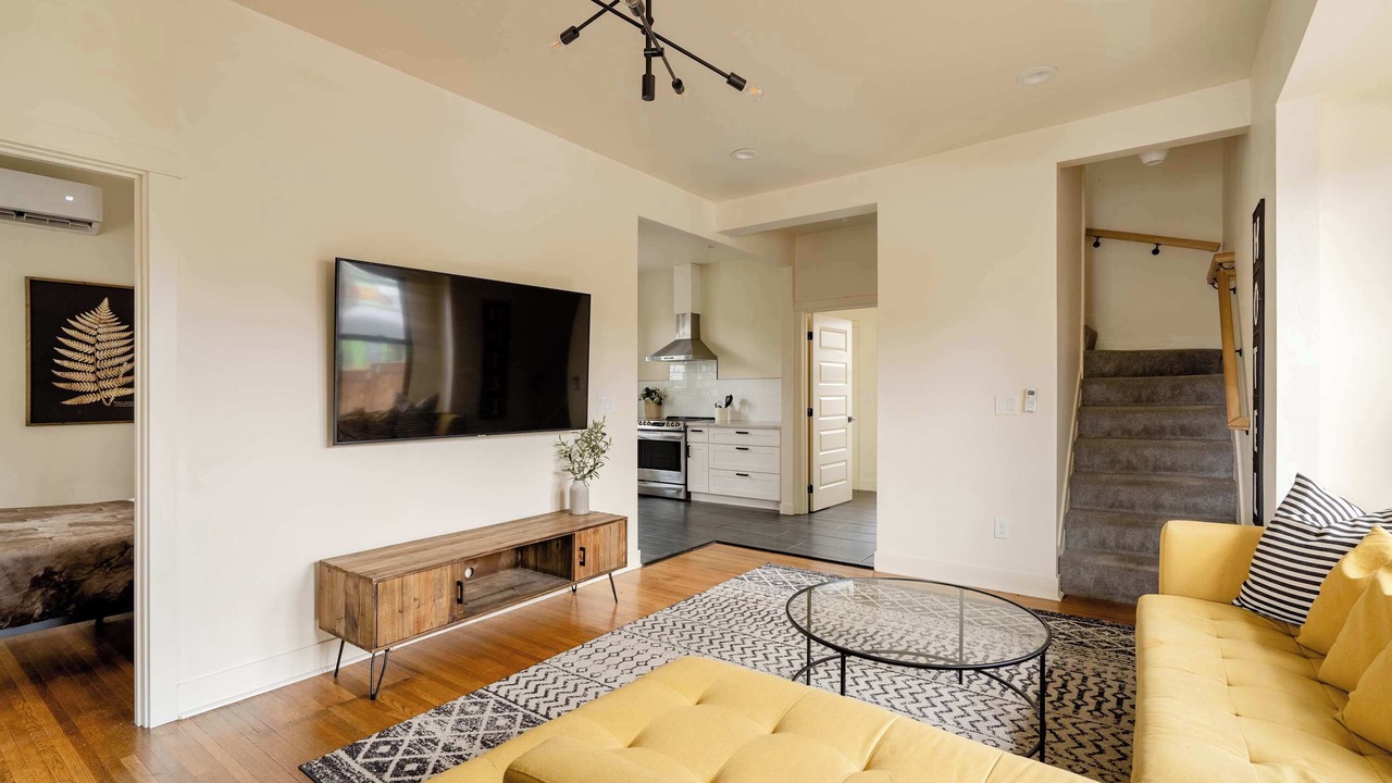 Photo of Livingroom in Hosford-Abernethy