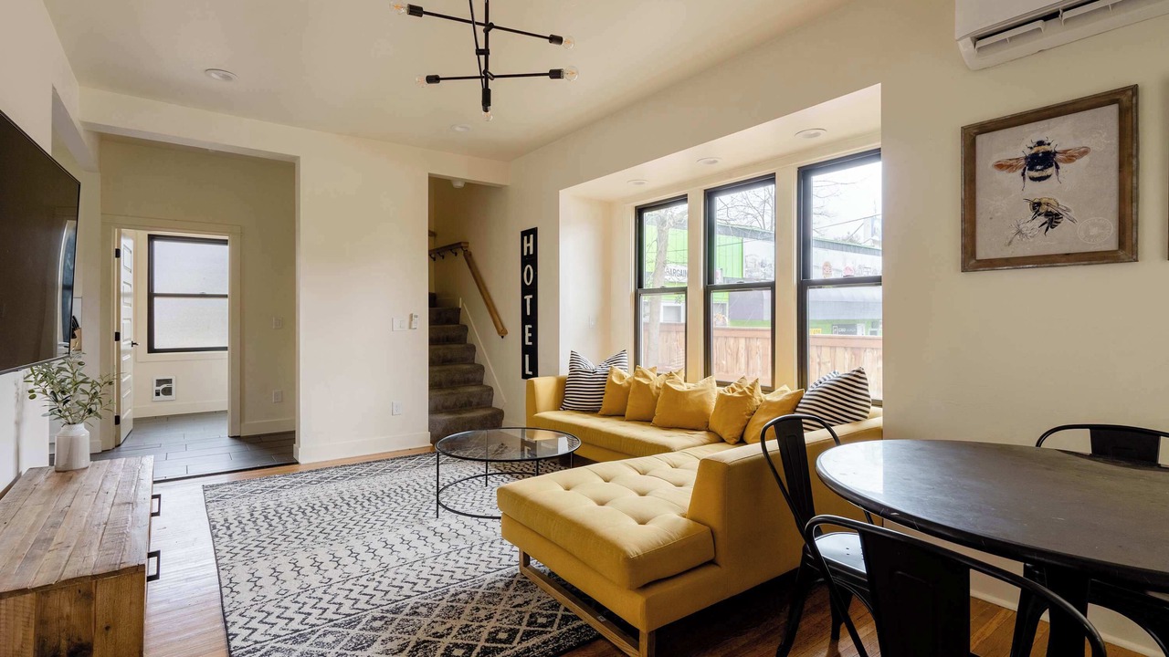 Photo of Livingroom in Hosford-Abernethy