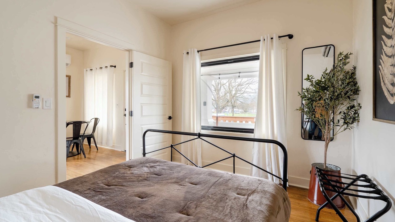 Photo of Bedroom in Hosford-Abernethy