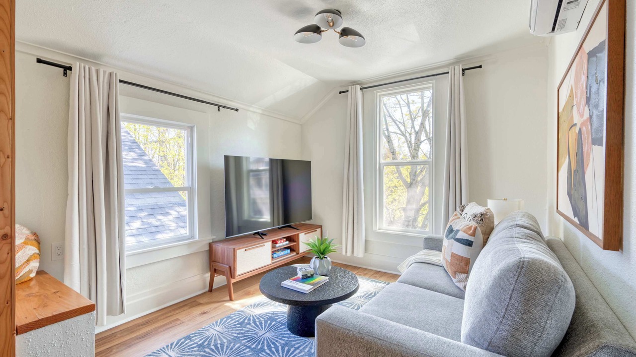 Photo of Livingroom in Uptown