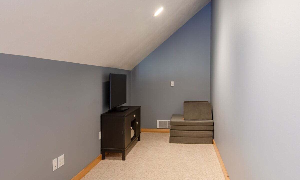 Photo of Livingroom in Shorepine Village
