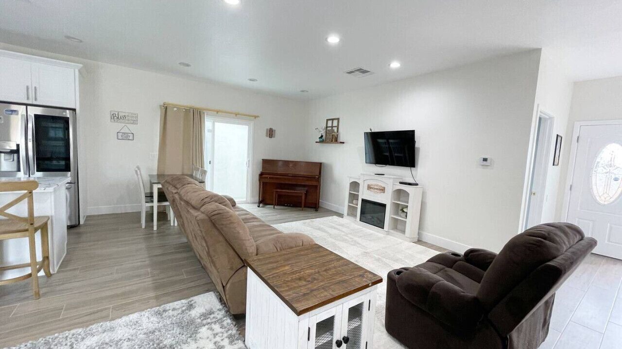 Photo of Livingroom in Anaheim Resort