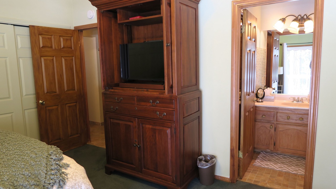 Photo of Bedroom in Running Springs