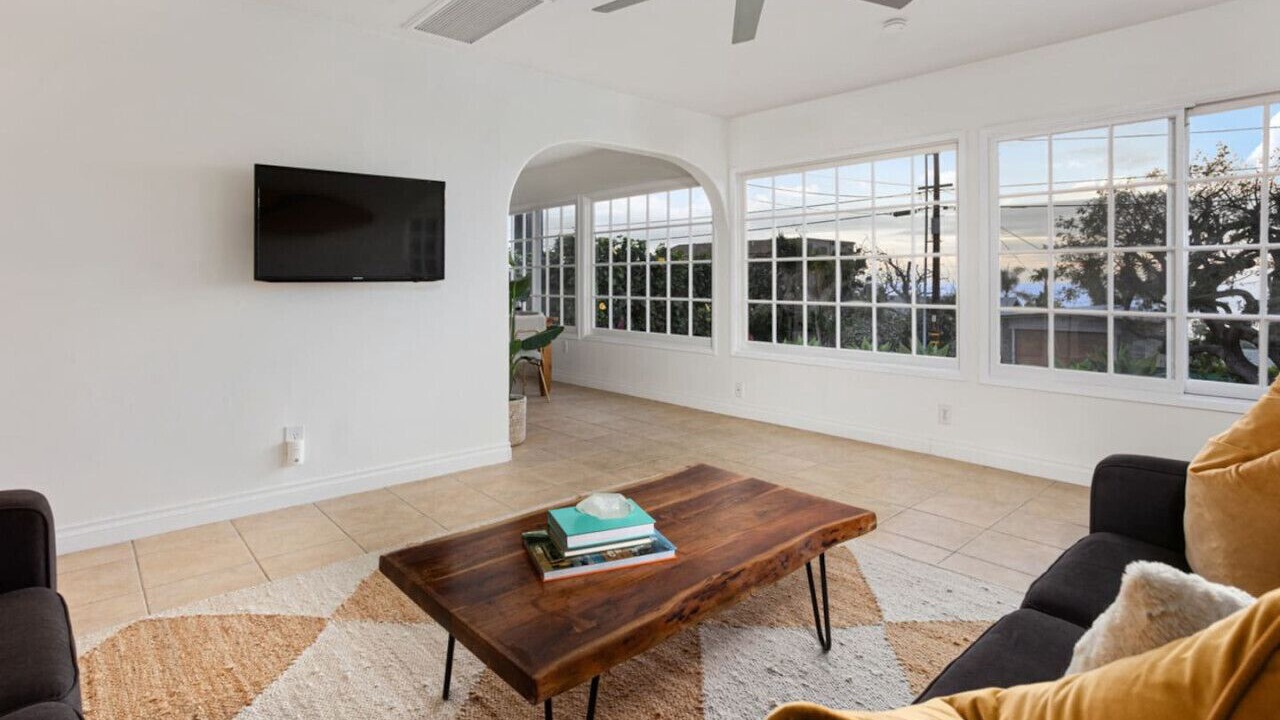 Photo of Livingroom in Cardiff-by-the-Sea