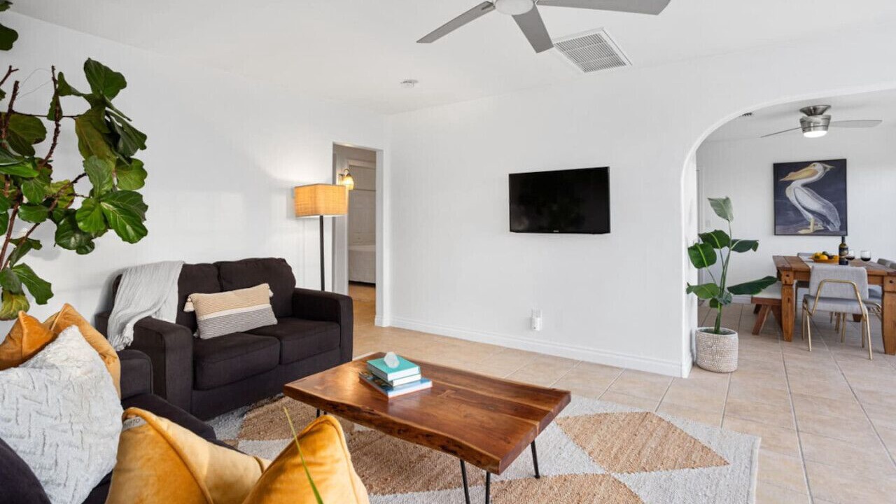 Photo of Livingroom in Cardiff-by-the-Sea