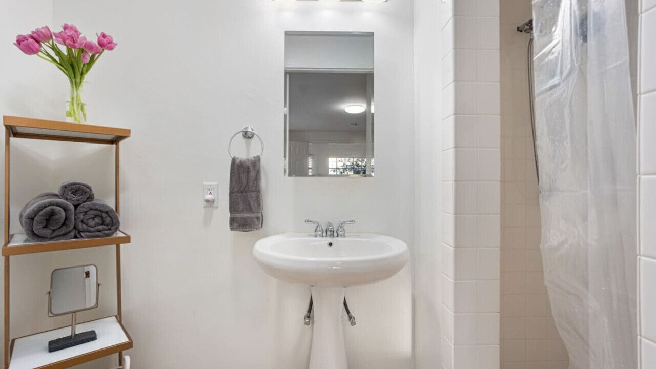 Photo of Bathroom in Cardiff-by-the-Sea