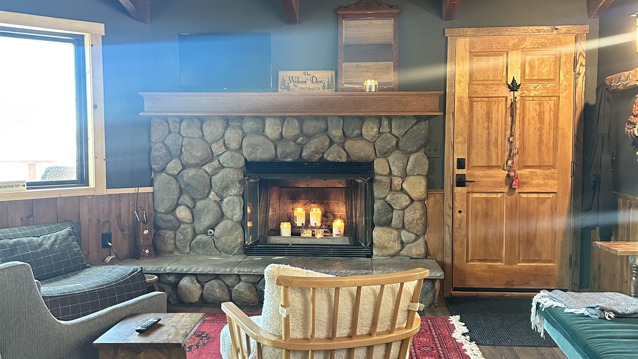 Photo of Livingroom in Crestline