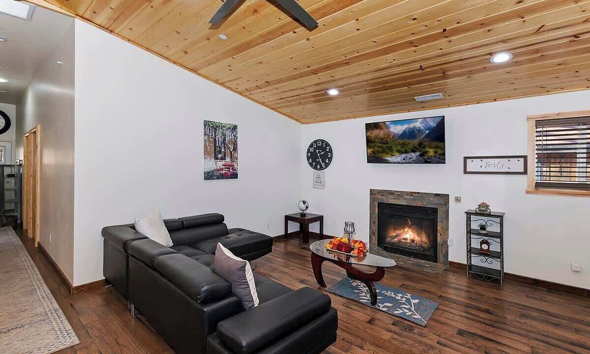 Photo of Livingroom in Big Bear City