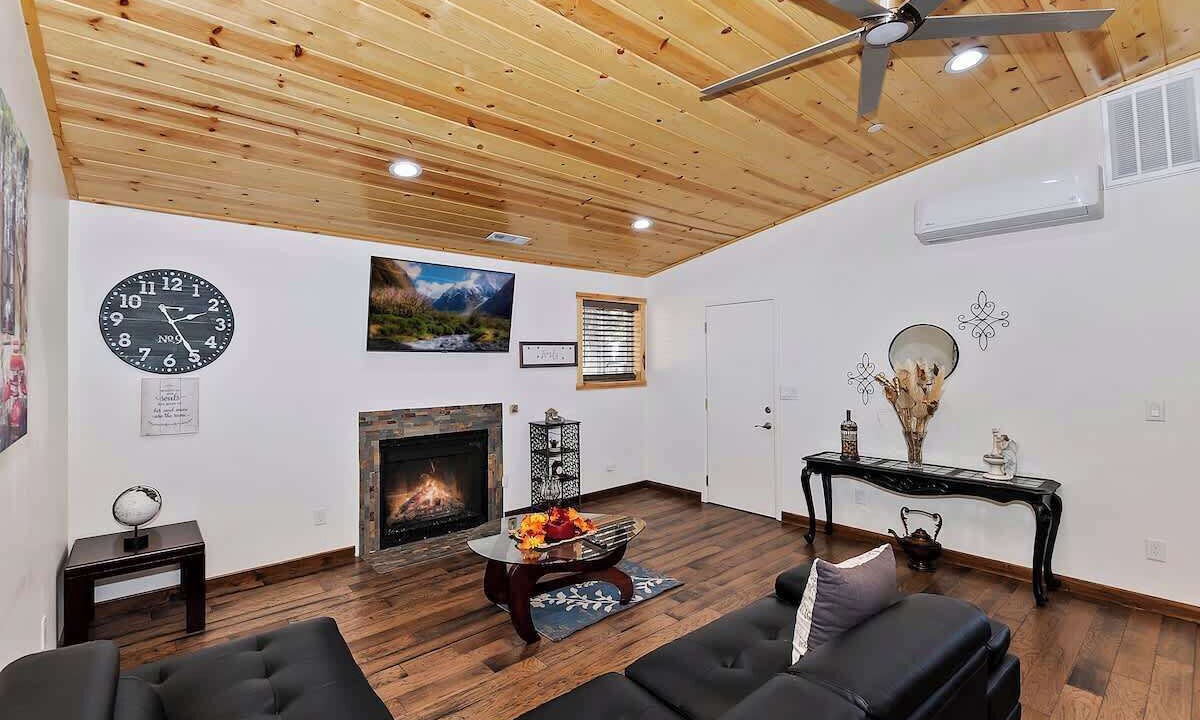 Photo of Livingroom in Big Bear City