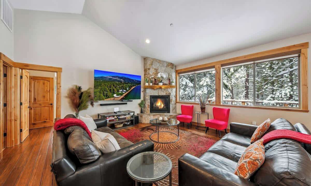 Photo of Livingroom in Pioneer Trail