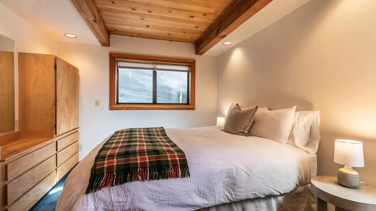 Photo of Bedroom in Alpine Meadows