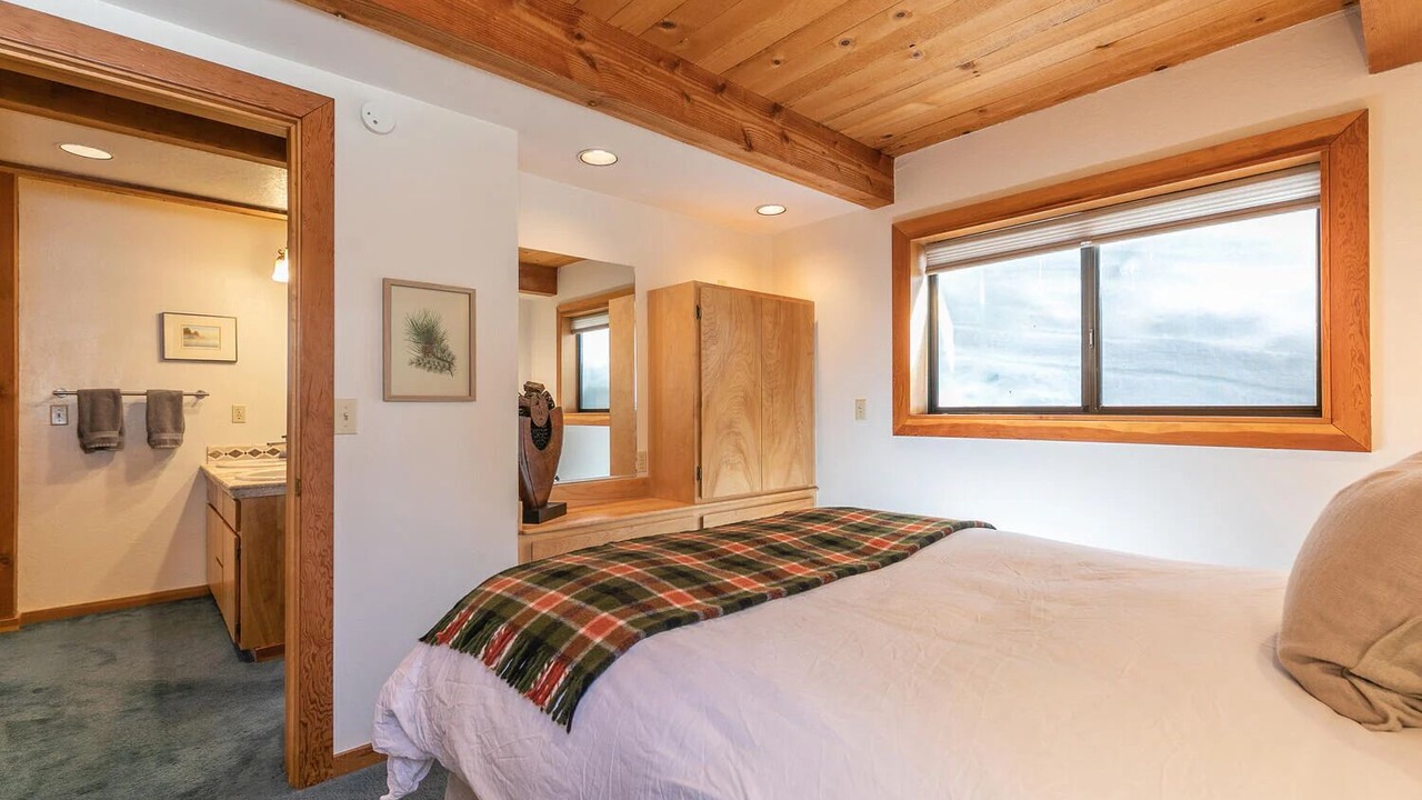 Photo of Bedroom in Alpine Meadows