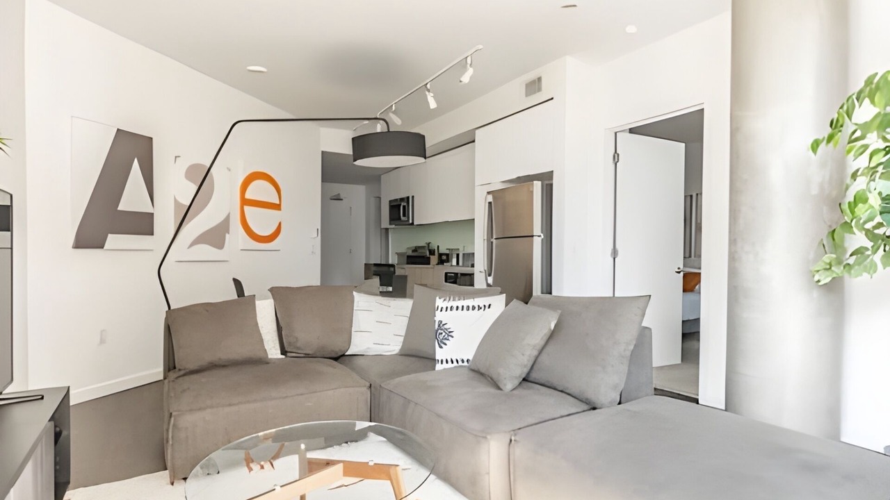 Photo of Livingroom in West Bellevue
