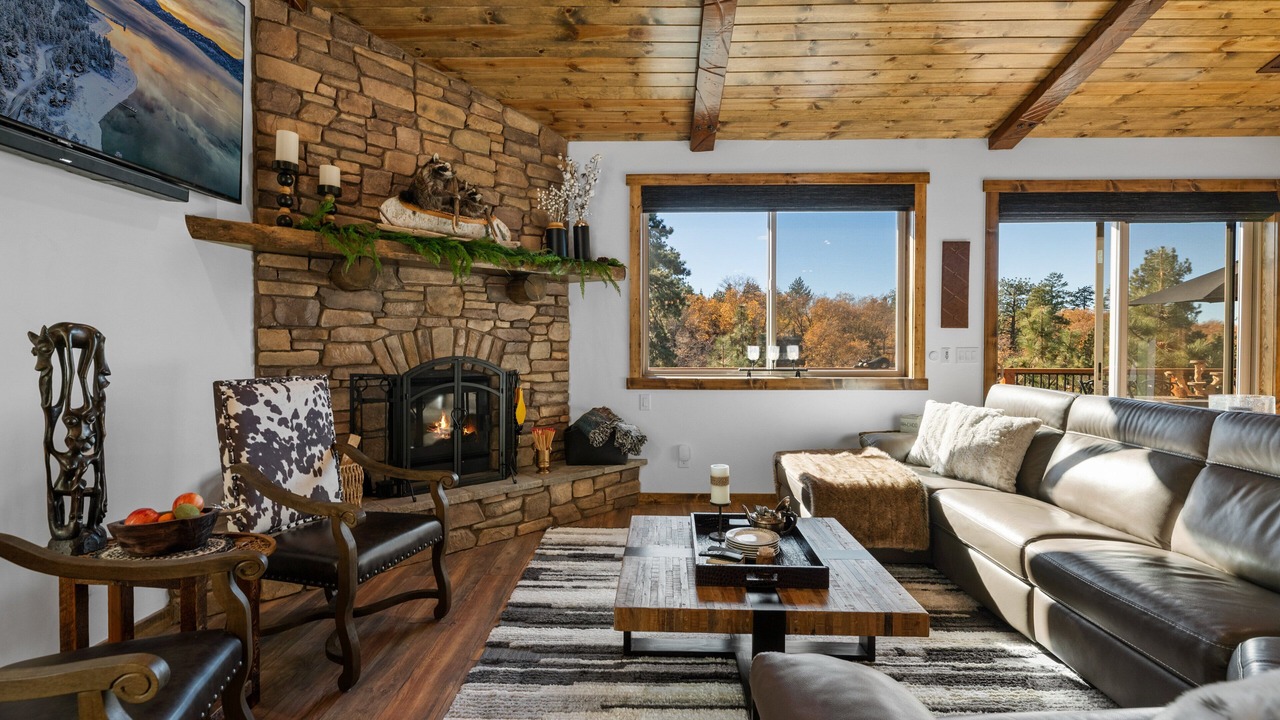 Photo of Livingroom in Upper Moonridge