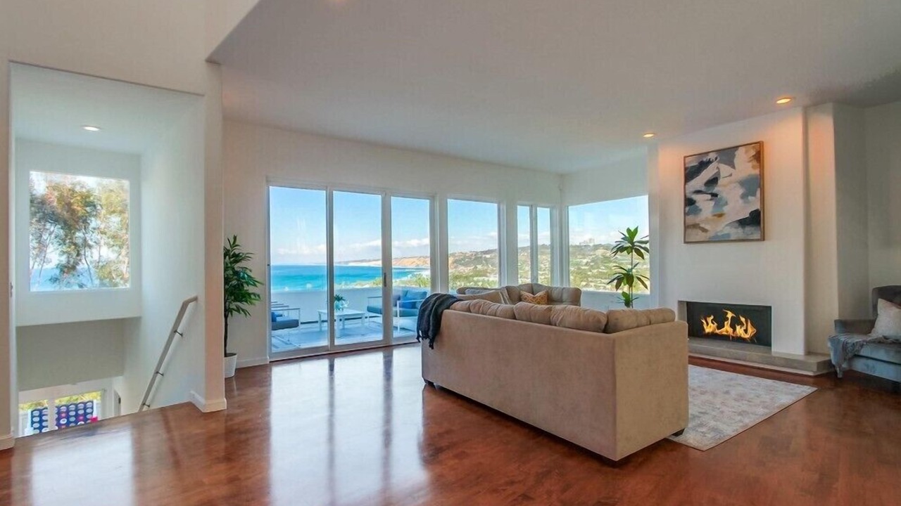 Photo of Livingroom in Country Club