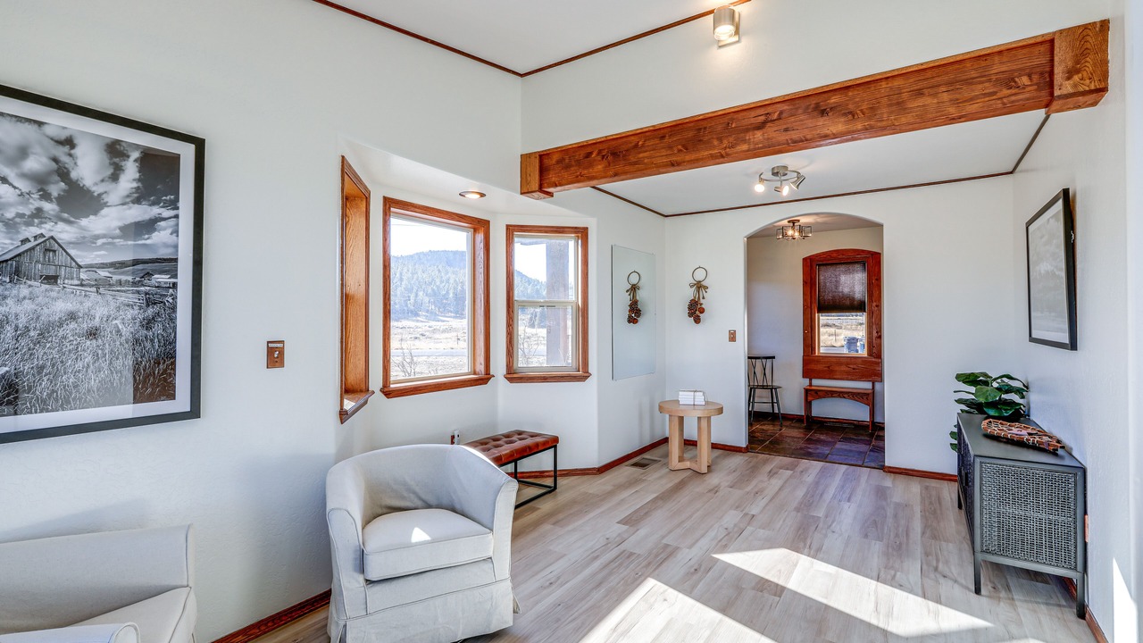 Photo of Livingroom in Baderville