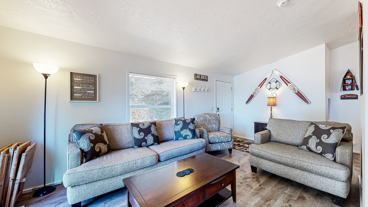 Photo of Livingroom in Lakeside
