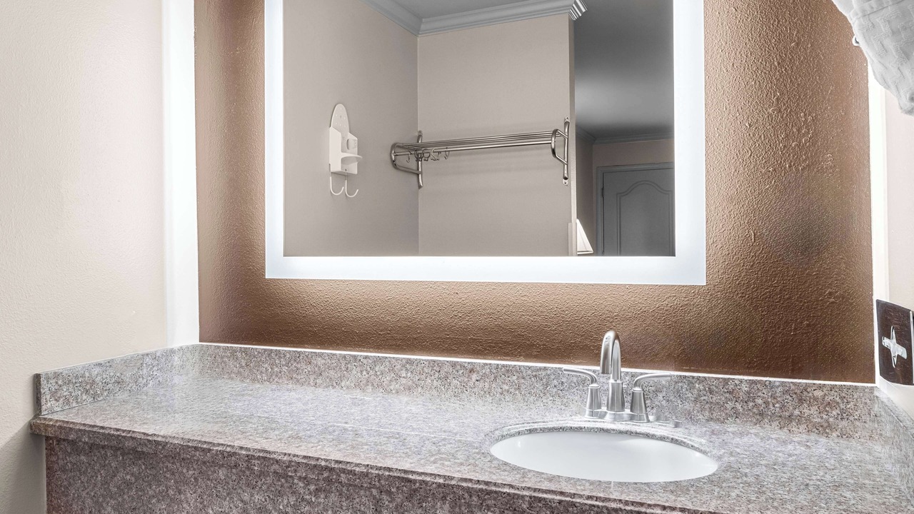 Photo of Bathroom in Lakeview
