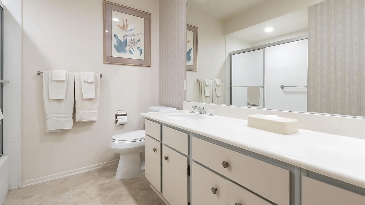 Photo of Bathroom in Canyon Corridor