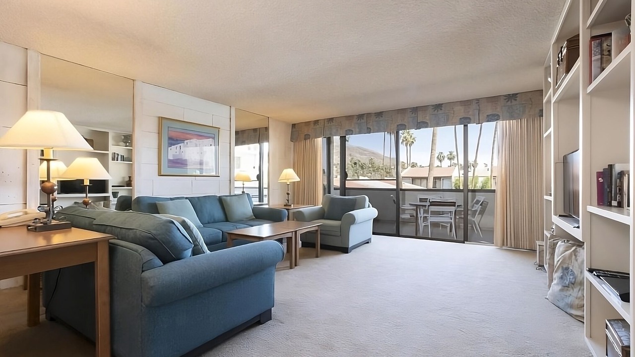 Photo of Livingroom in Canyon Corridor