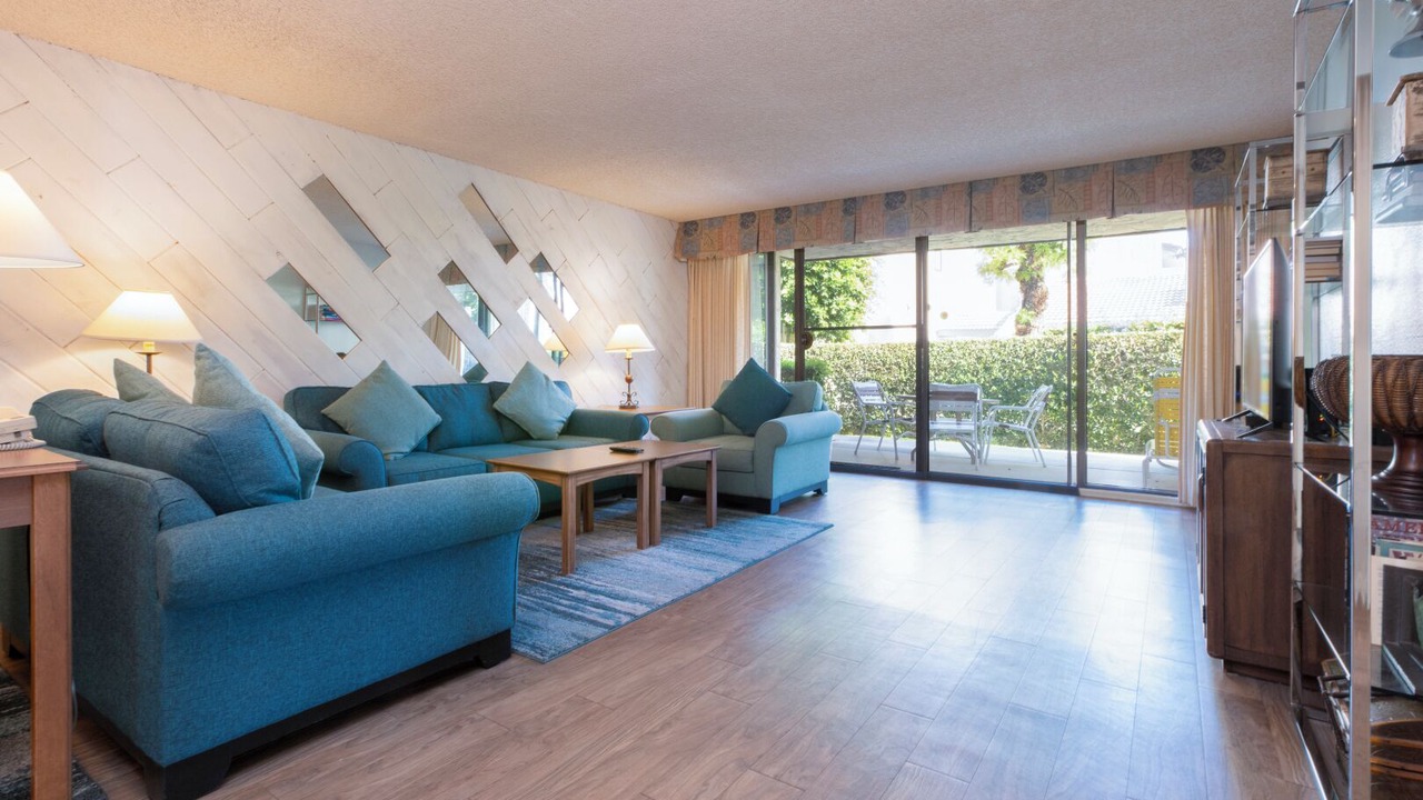 Photo of Livingroom in Canyon Corridor
