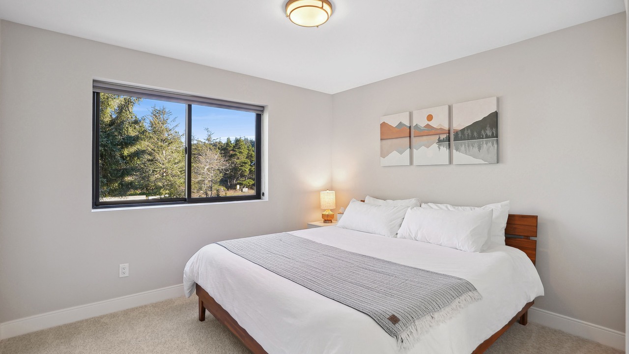Photo of Bedroom in Rockaway Beach