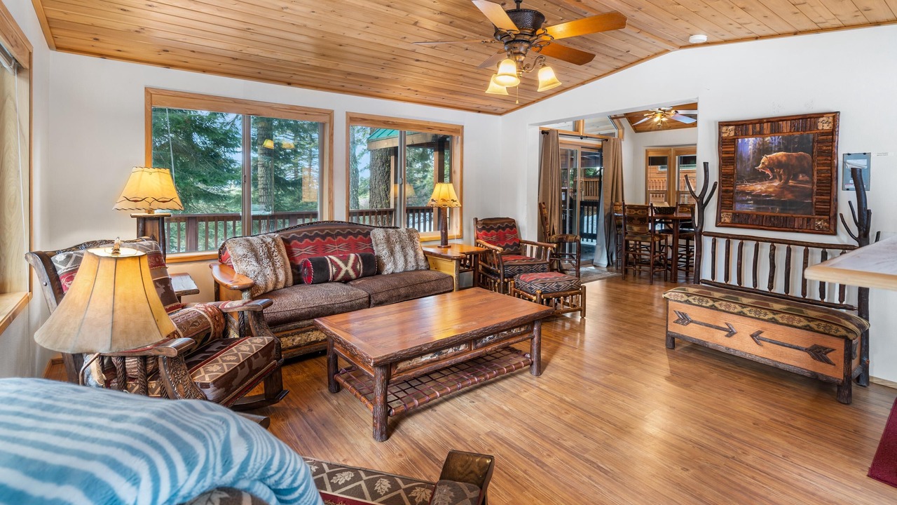 Photo of Livingroom in Ashland