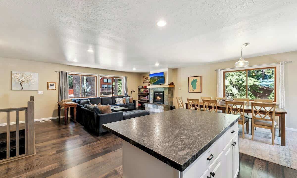 Photo of Livingroom in Tahoe Paradise
