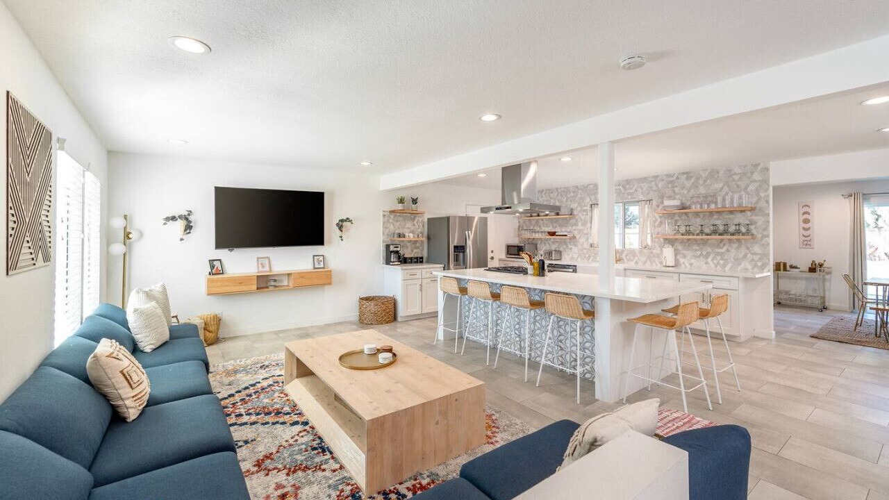 Photo of Livingroom in Desert Park Estates