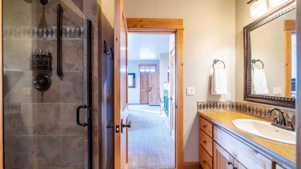 Photo of Bathroom in Powell Butte