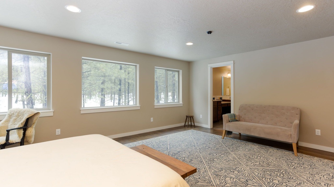 Photo of Bedroom in Black Butte Ranch