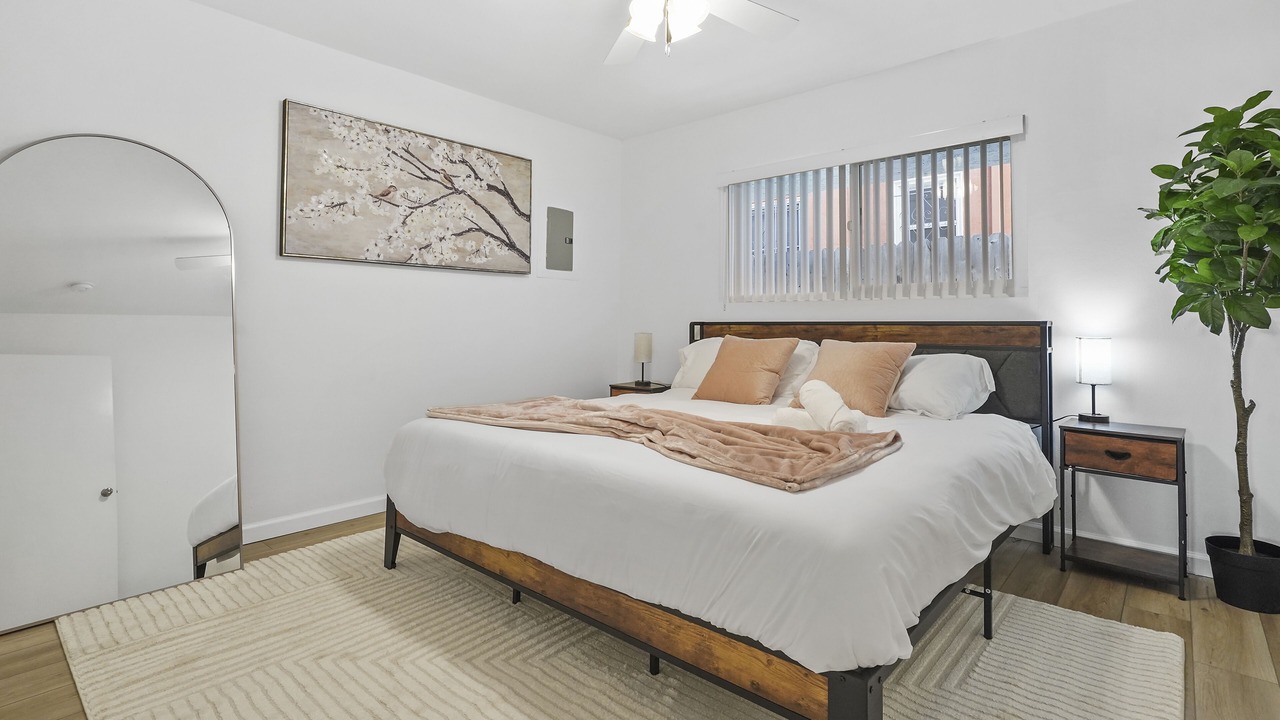 Photo of Bedroom in Alamitos Beach